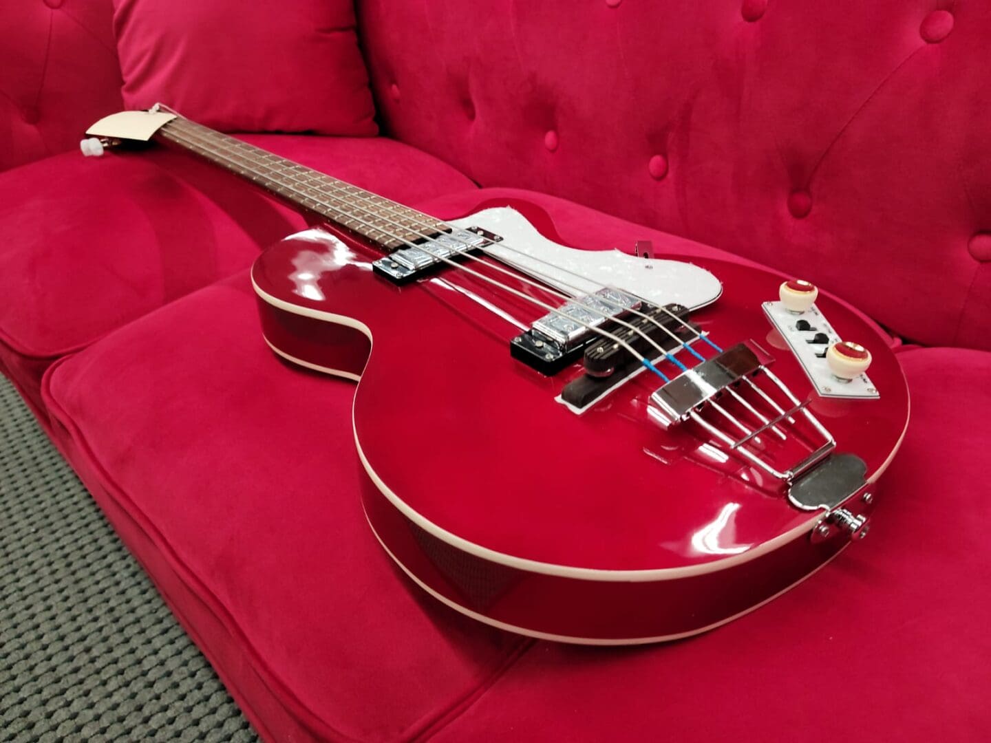 red hofner bass