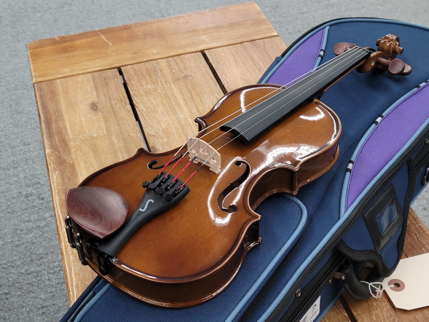 Stentor Student Model 1/8 Violin outfit with Case and Bow - Gloss 