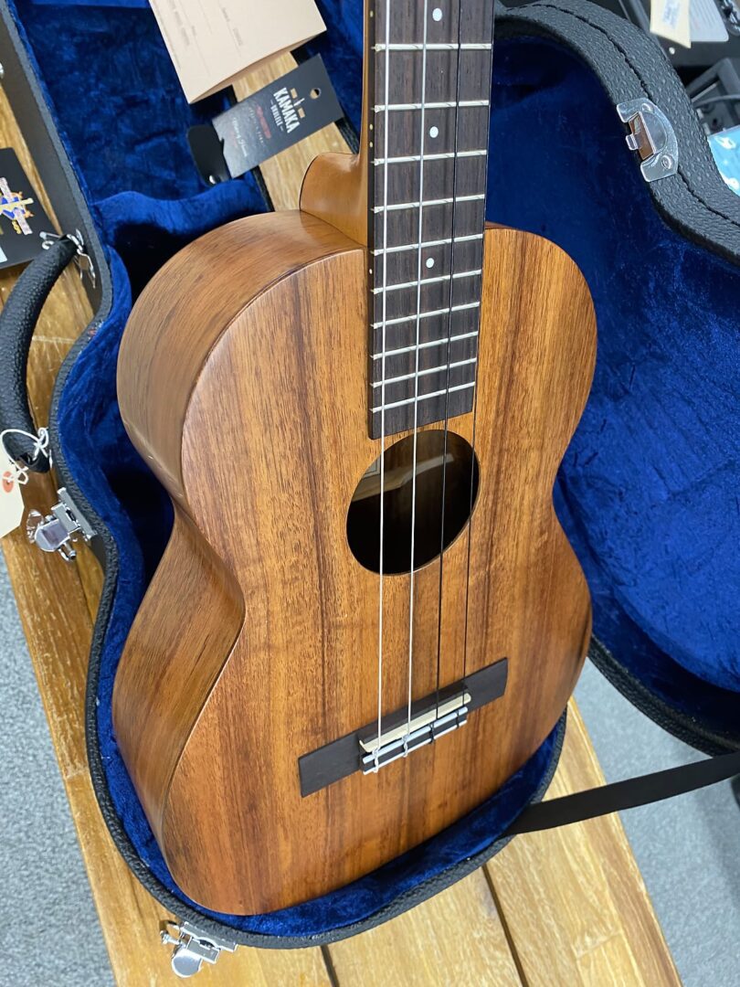 Kamaka HF-4 Baritone Ukulele