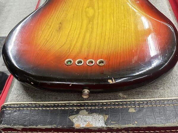 Fender Mustang Bass 1970 - 3-Color Sunburst with Original Case - Image 6