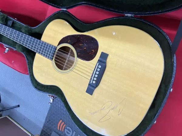 Martin 00-18 Acoustic Guitar 2017 - Natural Signed by Chris Smither and Molly Tuttle - Image 39