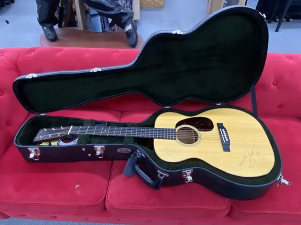 Martin 00-18 Acoustic Guitar 2017 - Natural Signed by Chris Smither and Molly Tuttle - Image 37