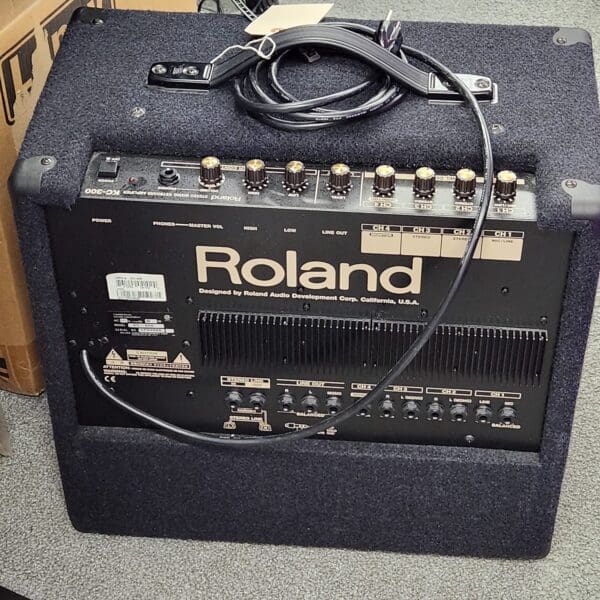 Roland KC300 - Keyboard amp like new super clean never gigged with local pick up preferred - Image 5