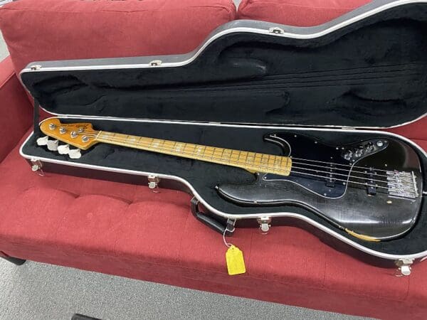 Fender 1978 Jazz Bass - Black with Maple Neck - Image 3