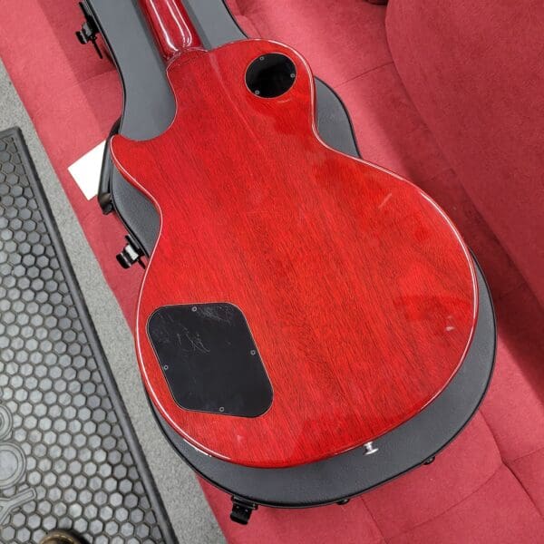 Gibson Les Paul Classic 2022 with Case - Translucent Cherry - Image 12