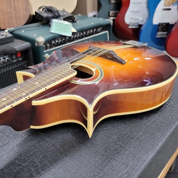 Alvarez A-500 Twin Points A-Style Mandolin with Case - Sunburst - Image 18