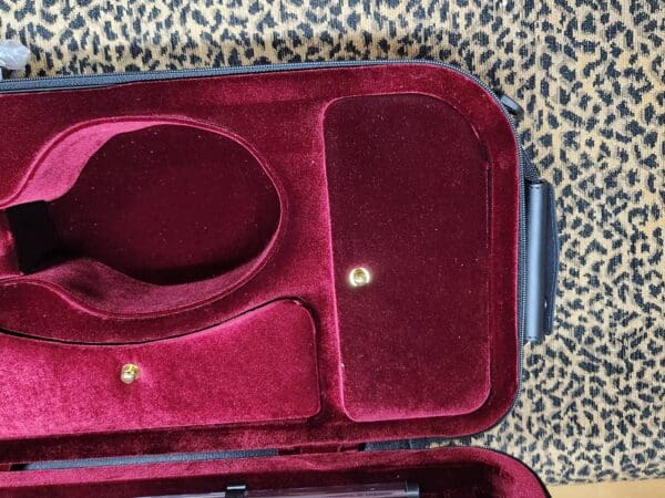 Yamaha deluxe violin case 4/4 AV10-CASE - Oblong - Image 9