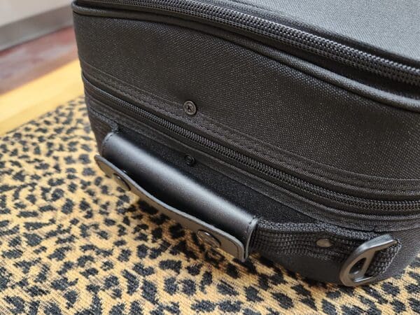 Yamaha deluxe violin case 4/4 AV10-CASE - Oblong - Image 14