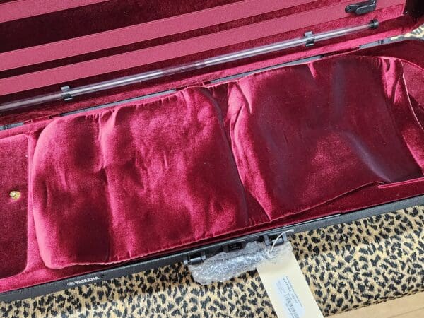 Yamaha deluxe violin case 4/4 AV10-CASE - Oblong - Image 11