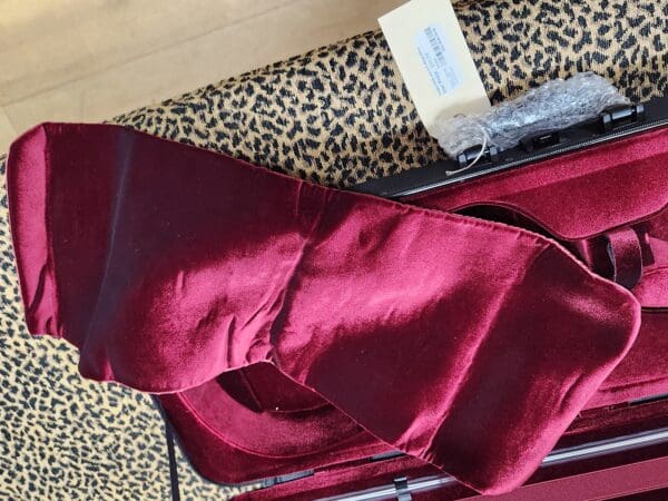 Yamaha deluxe violin case 4/4 AV10-CASE - Oblong - Image 10