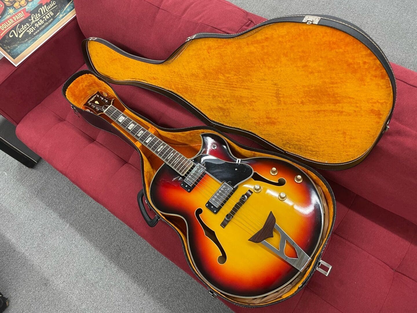 ギター Yodelmaster delay&echo Univox Pro ES-175 Copy - Sunburst w/ Case - Victor Litz