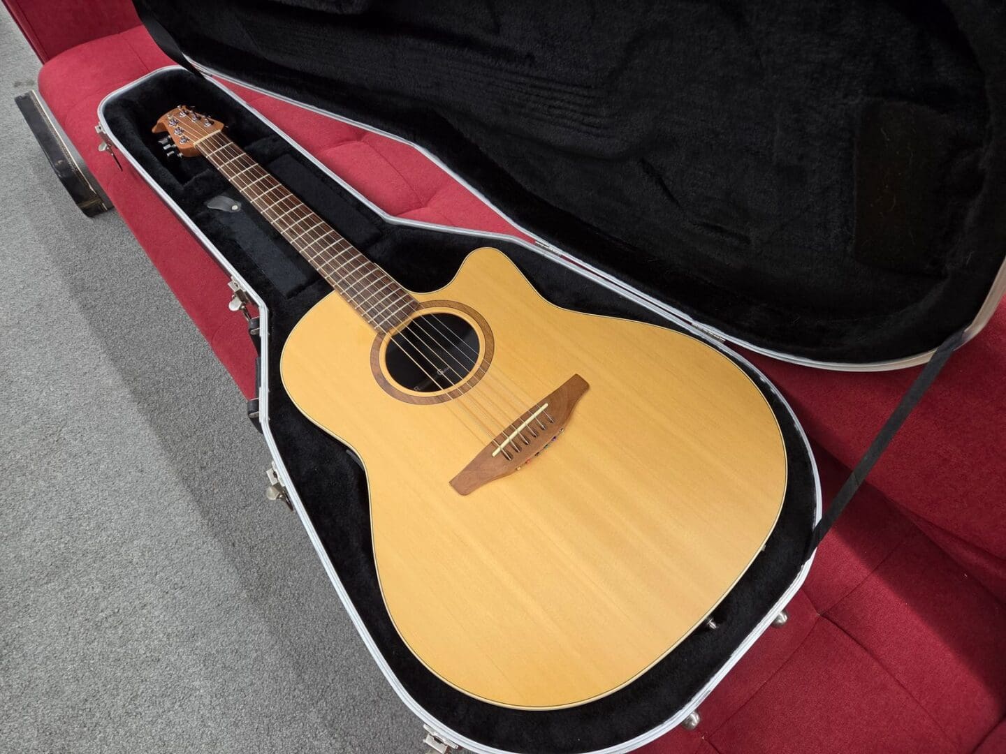 Ovation Balladeer Special S771-W with Case - Natural - Victor Litz